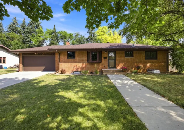 Photo 1 of Single family home for sale at 1010 22nd Avenue S, Moorhead, MN 56560 | MLS# 7128658 | Listing updated on 2026-10-02