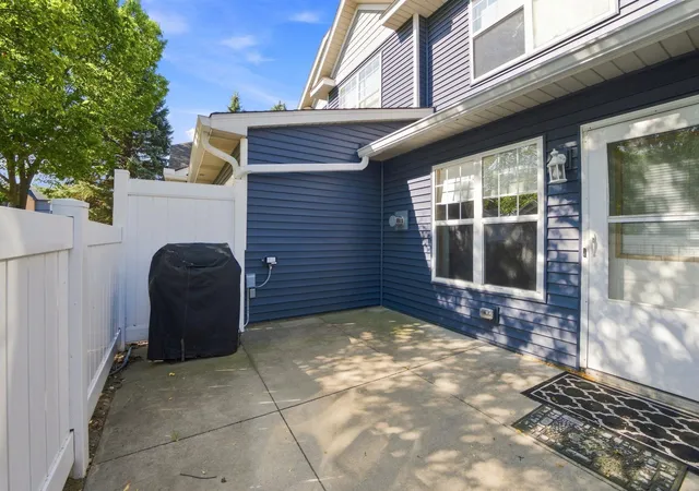 2nd image of 410 Hickory Ln N, Saint Paul, MN 55128 | MLS# 7128692