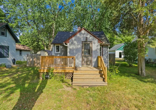 1st image of 518 N Pearl St, River Falls, WI 54022 | MLS# 7128695