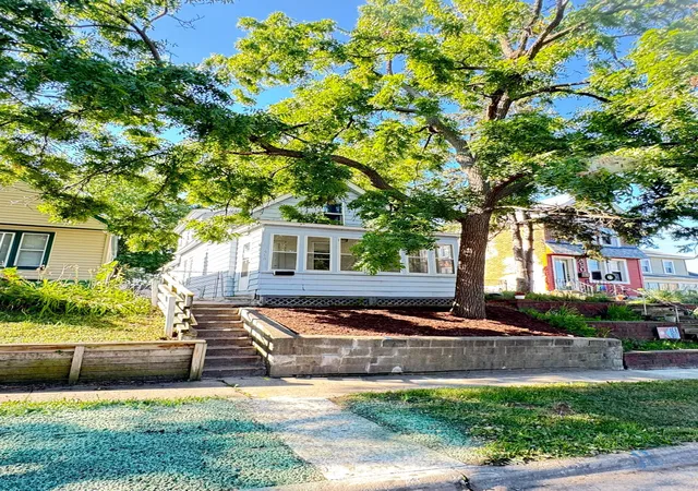 1st image of 486 Lawson Ave W, Saint Paul, MN 55117 | MLS# 7128751