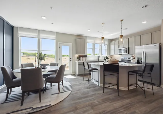2nd image of 17976 Genoa Dr, Lakeville, MN 55044 | MLS# 7128758