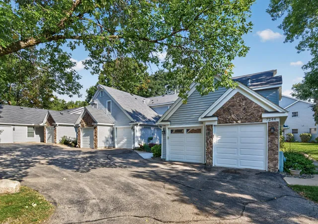 Photo 3 of Single family home for sale at 7246 Allen Ct, Eden Prairie, MN 55346 | MLS# 7128764 | Listing updated on 2026-09-21