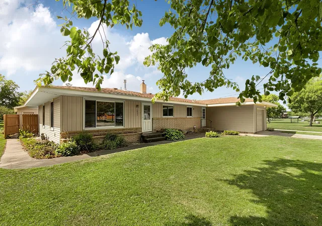 1st image of 1051 37th Ave N, Saint Cloud, MN 56303 | MLS# 7128784