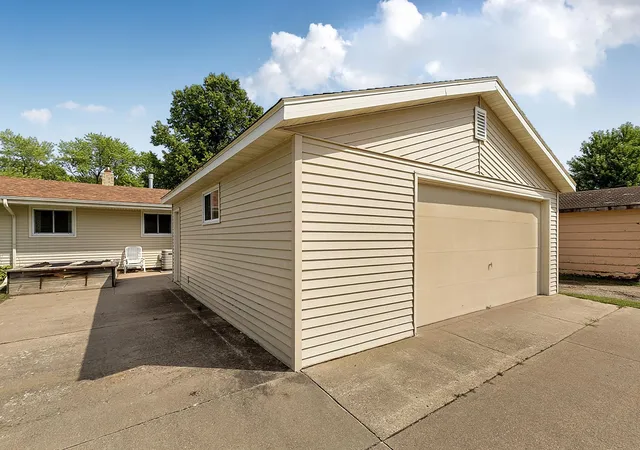 Photo 4 of Single family home for sale at 1051 37th Avenue N, Saint Cloud, MN 56303 | MLS# 7128784 | Listing updated on 2026-08-22