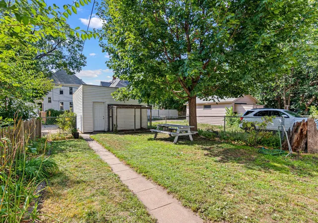 Listing Photo 2 - Condo for sale in building located at 1916 10th Ave S, Minneapolis, MN 55404