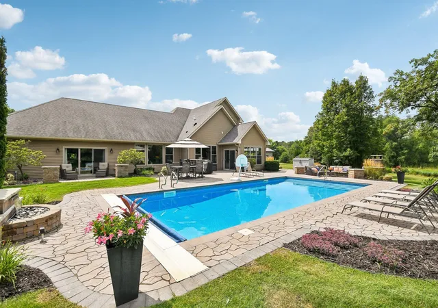 Photo 3 of Single family home for sale at 11542 Tilton Trl S, Rogers, MN 55374 | MLS# 7128796 | Listing updated on 2026-09-21