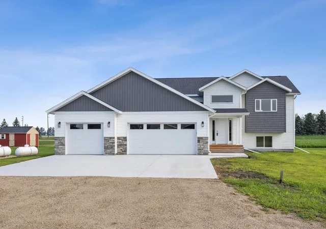 1st image of 300 Prairie Dr N, Hankinson, ND 58041 | MLS# 7128802