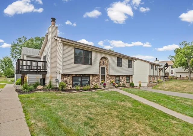 Photo 1 of Single family home for sale at 3531 Pilgrim Ln N, Plymouth, MN 55441 | MLS# 7128807 | Listing updated on 2026-09-01