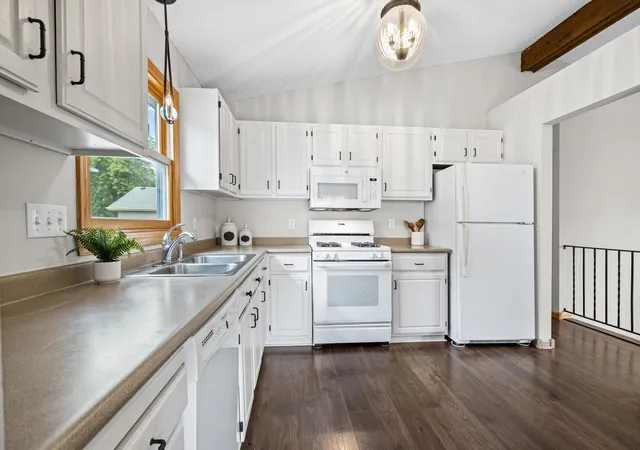 Photo 3 of Single family home for sale at 3531 Pilgrim Ln N, Plymouth, MN 55441 | MLS# 7128807 | Listing updated on 2026-09-16
