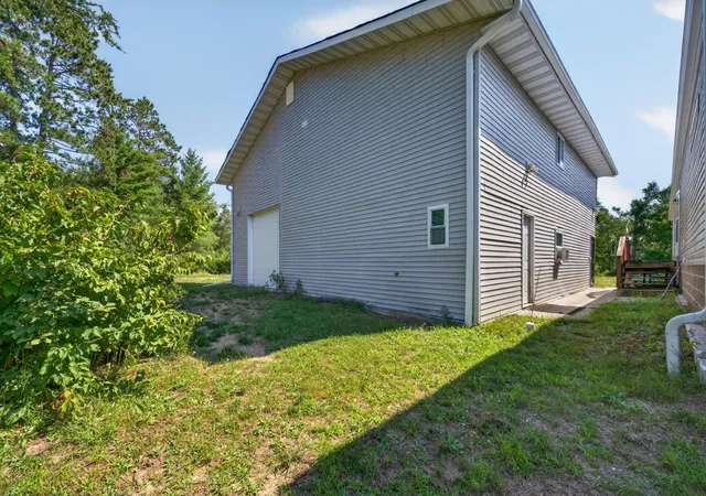 Photo 4 of Single family home for sale at 2101 Frohn Rd NE, Bemidji, MN 56601 | MLS# 7128812 | Listing updated on 2026-09-21