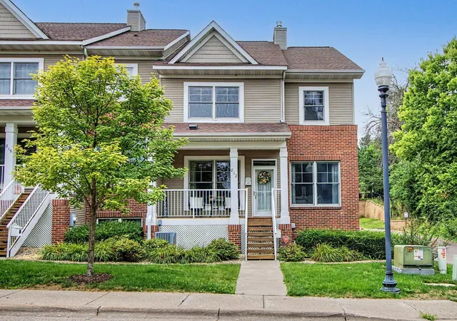 1st image of 812 Ramsey St, Hastings, MN 55033 | MLS# 7128820