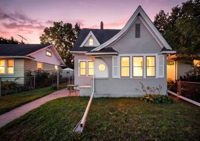 Photo 1 of Sale Pending at 802 Fuller Ave, Saint Paul, MN 55104 | MLS# 7128833 | Listing updated on 2026-09-01