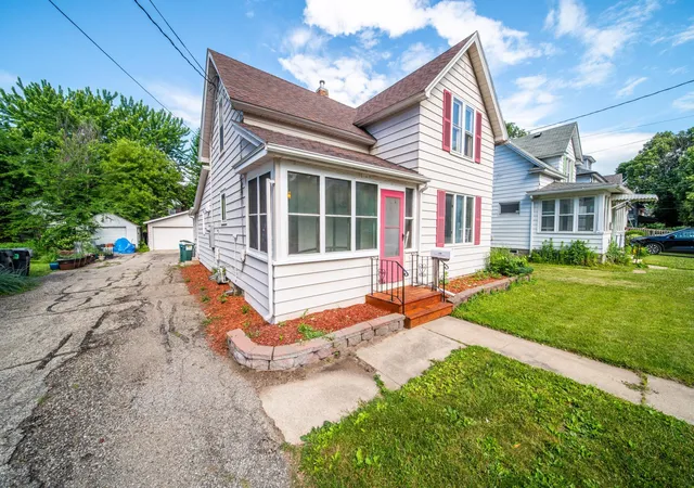 1st image of 125 8th Ave Se, Rochester, MN 55904 | MLS# 7128835