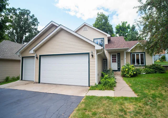 Photo 1 of Single family home for sale at 2205 Jennifer Ct, Saint Paul, MN 55109 | MLS# 7128873 | Listing updated on 2026-09-12