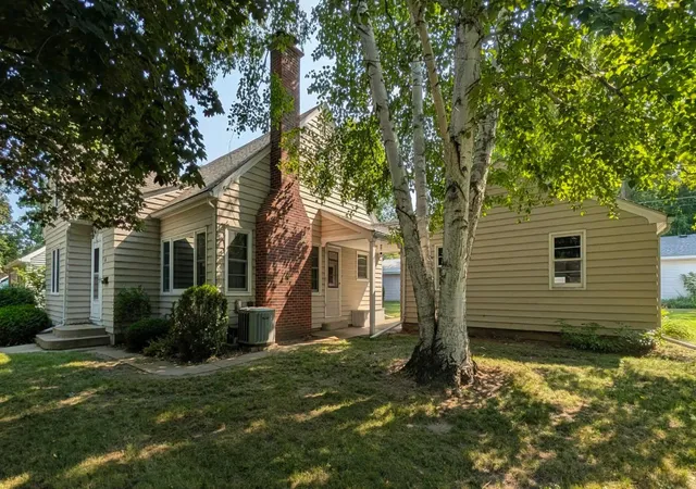 Photo 3 of Sale Pending at 616 S 9th Street, Montevideo, MN 56265 | MLS# 7128874 | Listing updated on 2026-08-27