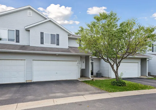 Photo 3 of Single family home for sale at 1978 Parkway Ave, Shakopee, MN 55379 | MLS# 7128911 | Listing updated on 2026-09-21