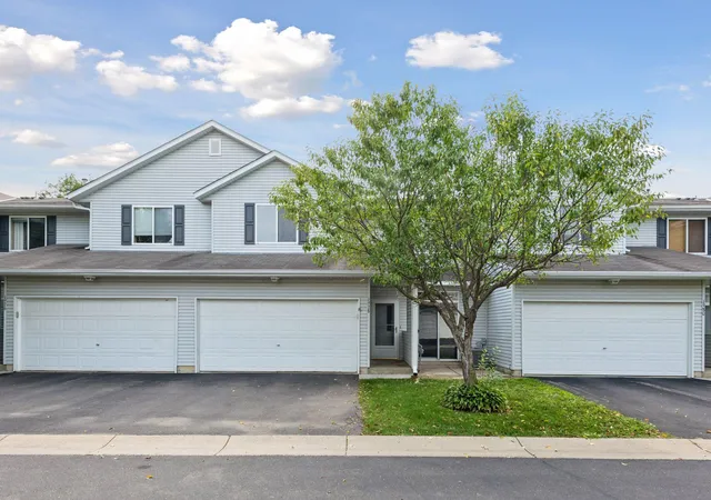 Photo 3 of Single family home for sale at 1978 Parkway Ave, Shakopee, MN 55379 | MLS# 7128911 | Listing updated on 2026-10-10