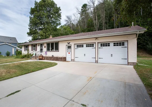 Photo 1 of Single family home for sale at E326 Eau Galle Rd, Spring Valley, WI 54767 | MLS# 7128915 | Listing updated on 2026-08-29