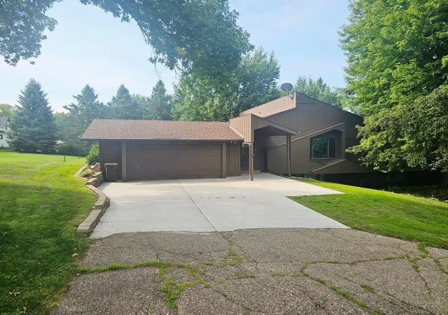 Photo 1 of Single family home for sale at 308 Cedar Ln, Montevideo, MN 56265 | MLS# 7128931 | Listing updated on 2026-08-19