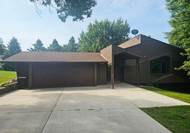 Photo 2 of Single family home for sale at 308 Cedar Ln, Montevideo, MN 56265 | MLS# 7128931 | Listing updated on 2026-08-19