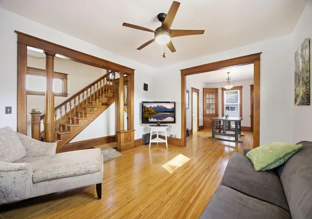1st image of 1825 Minnehaha Ave W, Saint Paul, MN 55104 | MLS# 7128960