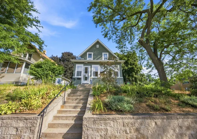 2nd image of 1825 Minnehaha Ave W, Saint Paul, MN 55104 | MLS# 7128960