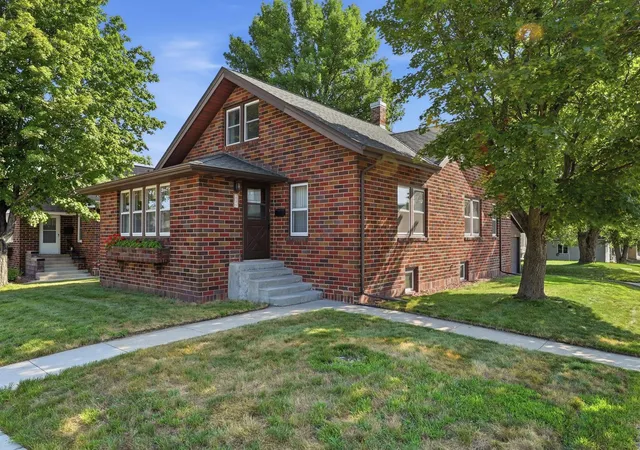 1st image of 231 Maple St, Sauk Centre, MN 56378 | MLS# 7128963