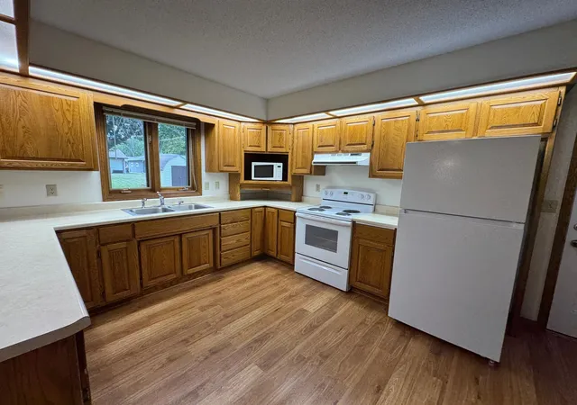 Photo 3 of Sale Pending at 500 Deschepper St, Marshall, MN 56258 | MLS# 7128967 | Listing updated on 2026-08-21