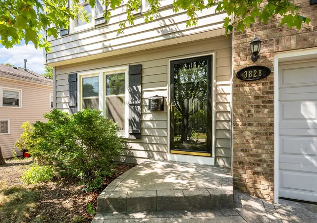 Photo 3 of Sale Pending at 3828 France Ave S, Minneapolis, MN 55416 | MLS# 7128970 | Listing updated on 2026-09-13