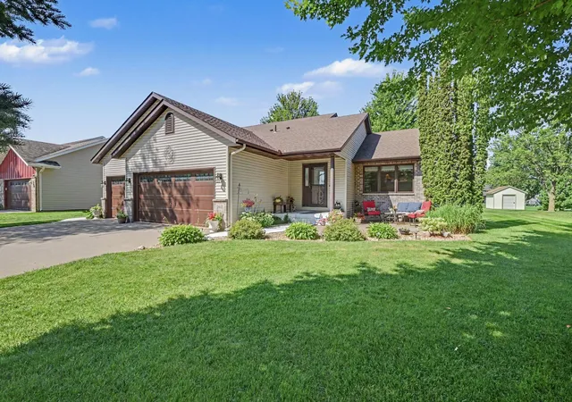 Photo 1 of Single family home for sale at 207 10th Avenue Nw, Lonsdale, MN 55046 | MLS# 7128981 | Listing updated on 2026-09-03