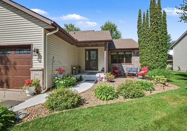 Photo 2 of Single family home for sale at 207 10th Avenue Nw, Lonsdale, MN 55046 | MLS# 7128981 | Listing updated on 2026-09-03