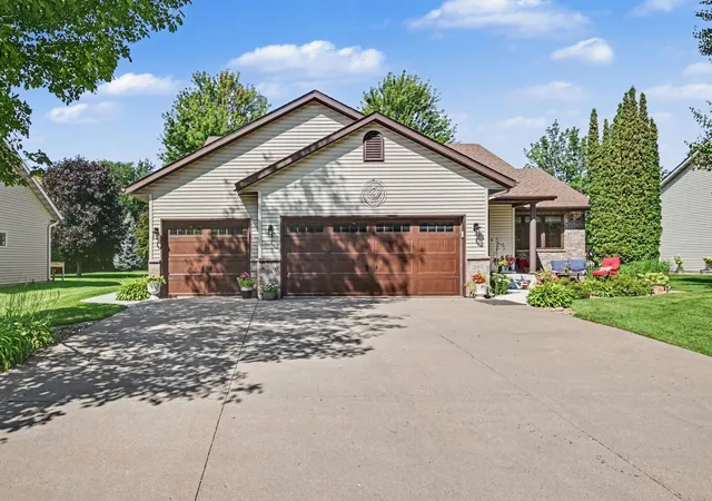 Photo 38 of Single family home for sale at 207 10th Avenue Nw, Lonsdale, MN 55046 | MLS# 7128981 | Listing updated on 2026-09-03