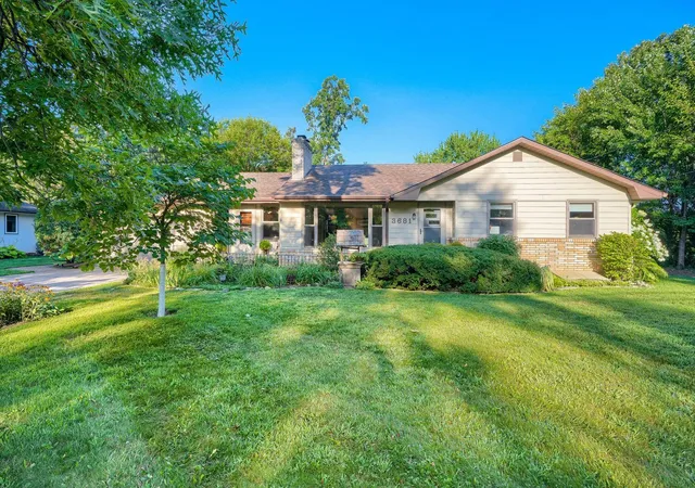 2nd image of 3681 Rustic Pl, Saint Paul, MN 55126 | MLS# 7129004