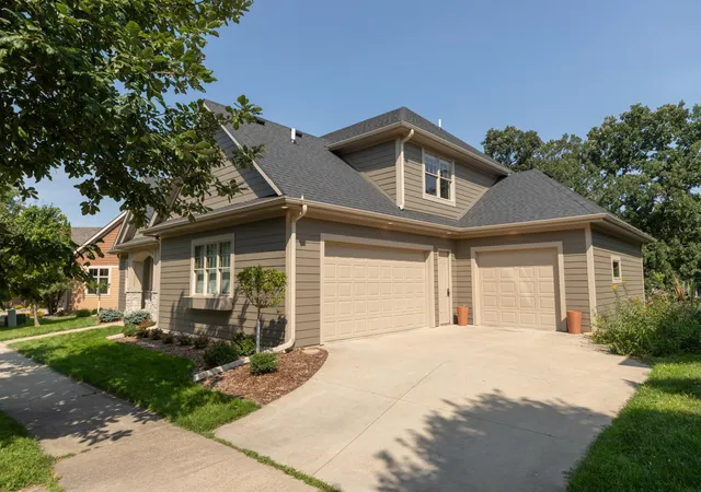 Photo 2 of Sale Pending at 1091 Fox Hl Pl Sw, Rochester, MN 55902 | MLS# 7129013 | Listing updated on 2026-08-24