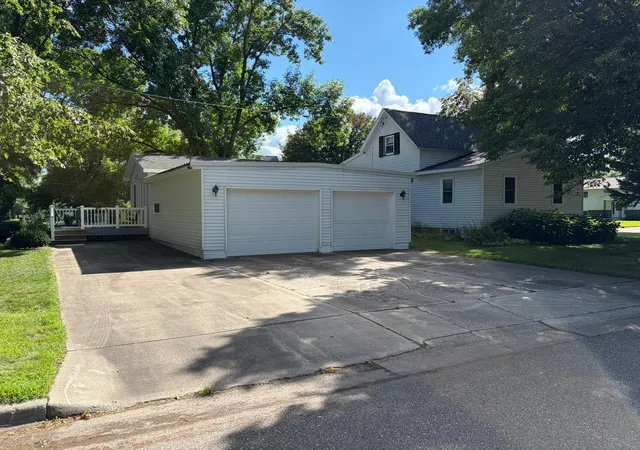 Photo 2 of Single family home for sale at 519 5th Street Nw, Renville, MN 56284 | MLS# 7129033 | Listing updated on 2026-08-20