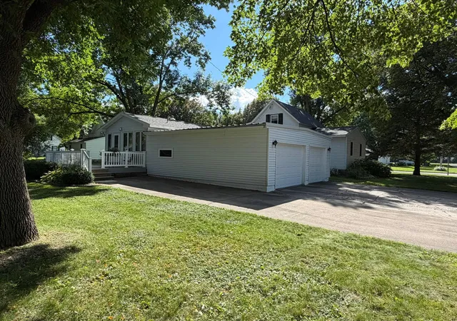 Photo 3 of Single family home for sale at 519 5th Street Nw, Renville, MN 56284 | MLS# 7129033 | Listing updated on 2026-08-20