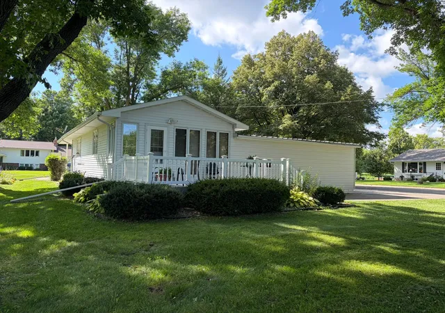 Photo 3 of Single family home for sale at 519 5th Street NW, Renville, MN 56284 | MLS# 7129033 | Listing updated on 2026-08-20