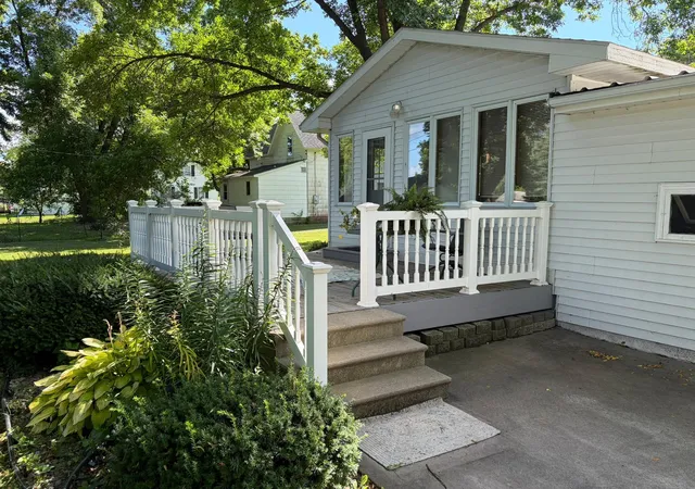 Photo 4 of Single family home for sale at 519 5th Street NW, Renville, MN 56284 | MLS# 7129033 | Listing updated on 2026-08-20