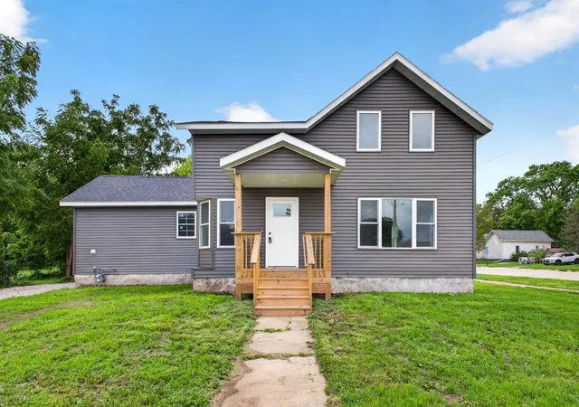 Photo 1 of Single family home for sale at 300 W Main St, Spring Valley, MN 55975 | MLS# 7129039 | Listing updated on 2026-09-02