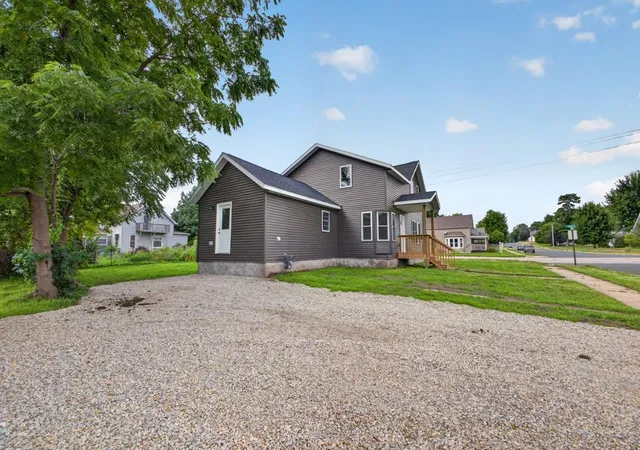 Photo 2 of Single family home for sale at 300 W Main St, Spring Valley, MN 55975 | MLS# 7129039 | Listing updated on 2026-09-02
