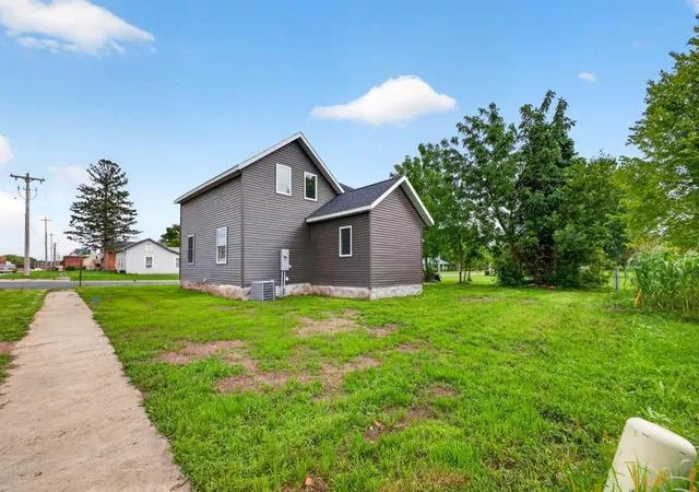 Photo 3 of Single family home for sale at 300 W Main St, Spring Valley, MN 55975 | MLS# 7129039 | Listing updated on 2026-09-02