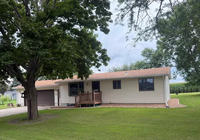 Photo 1 of Single family home for sale at 306 9th Avenue, Clarkfield, MN 56223 | MLS# 7129047 | Listing updated on 2026-08-20