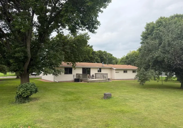 Photo 3 of Single family home for sale at 306 9th Avenue, Clarkfield, MN 56223 | MLS# 7129047 | Listing updated on 2026-08-20