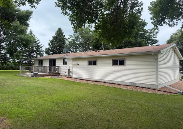 Photo 4 of Single family home for sale at 306 9th Avenue, Clarkfield, MN 56223 | MLS# 7129047 | Listing updated on 2026-08-20