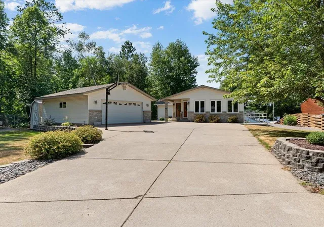 2nd image of 15809 Pine Shores Rd, Brainerd, MN 56401 | MLS# 7129079