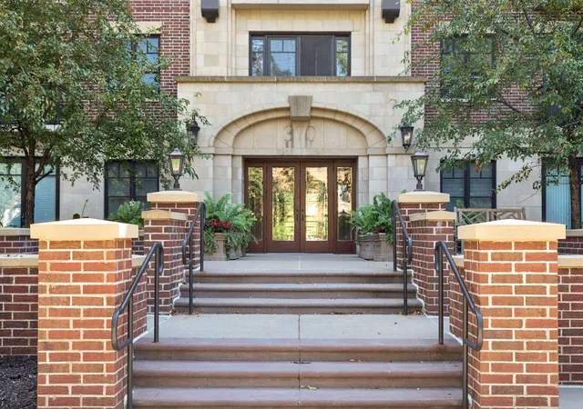 Photo 2 of Condo for sale at 370 Marshall Ave #201, Saint Paul, MN 55102 | MLS# 7129081 | Listing updated on 2026-10-05