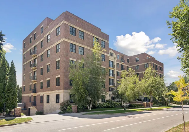 Photo 3 of Condo for sale at 370 Marshall Ave #201, Saint Paul, MN 55102 | MLS# 7129081 | Listing updated on 2026-10-05