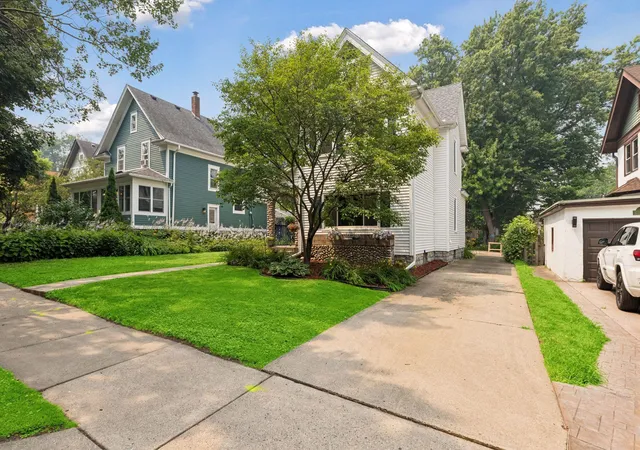 3rd image of 657 Delaware Ave, Saint Paul, MN 55107 | MLS# 7129085
