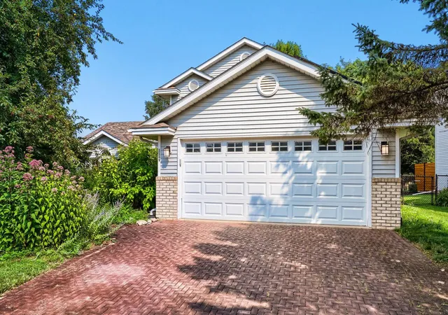 Photo 1 of Single family home for sale at 1119 Bonnieview Dr, Woodbury, MN 55129 | MLS# 7129087 | Listing updated on 2026-09-02