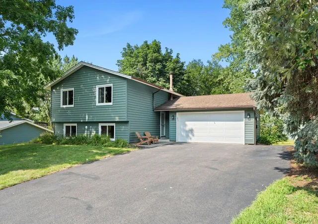 1st image of 12335 Oxbow Dr, Eden Prairie, MN 55347 | MLS# 7129099